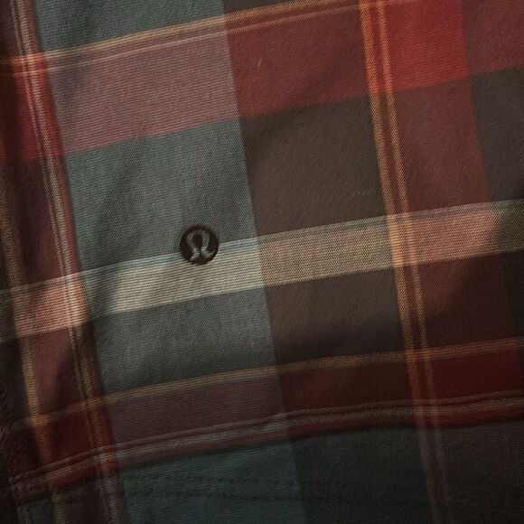 Lululemon
Men's Kahuna Golf Shorts in Plaid Size 40 / NWOT - Picture 5 of 5